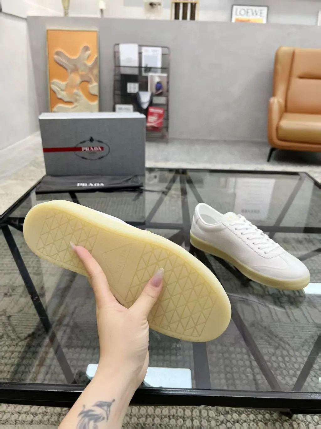 Factory price: 380💰Prada new men's leather sports shoes, the highest version on the market, any comparison is welcome🆚! The original leather has excellent texture and is super high-end! Fetal sheep net lining imported from Italy, removable pad! Luxurious materials and fine workmanship, highly recommended! Code number: 38-44, customized 45